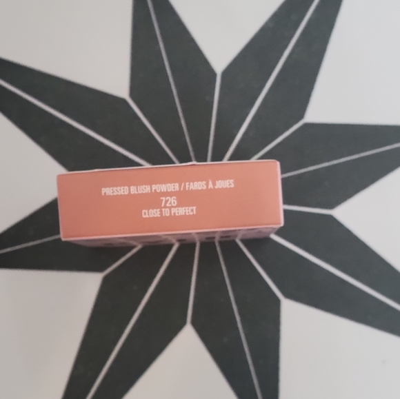 ✨️2xHP✨️NIB KYLIE Pressed Blush Powder 726 CLOSE TO PERFECT - Picture 3 of 12